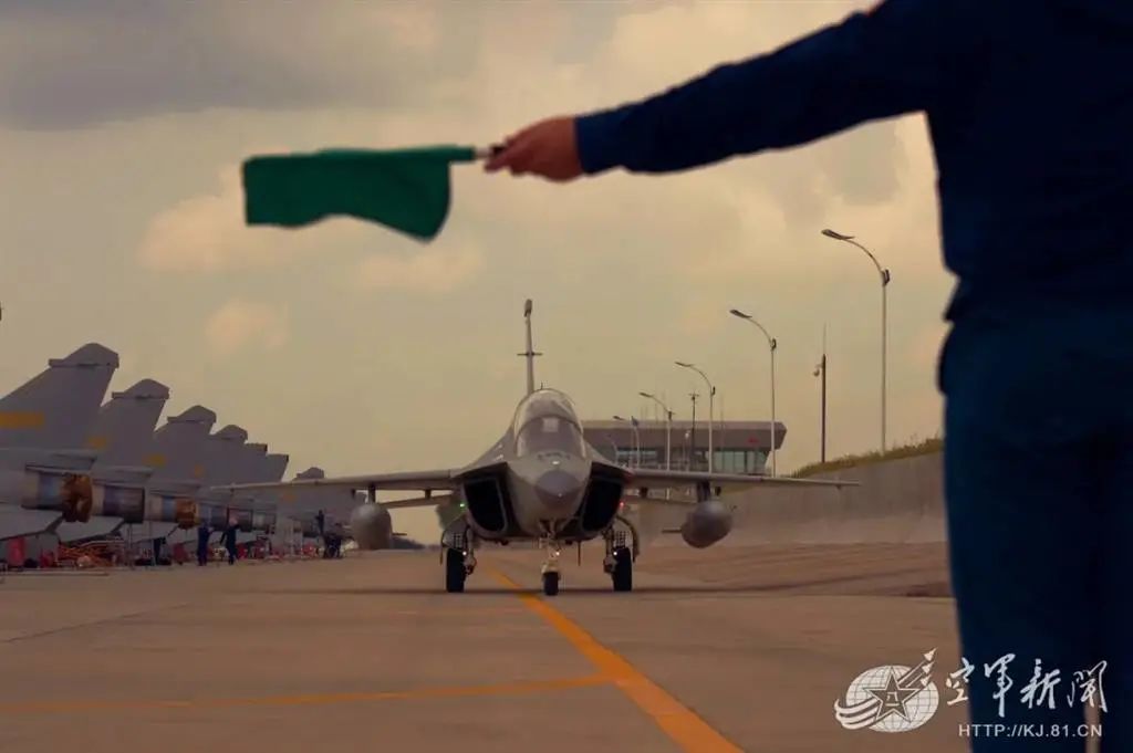 l15猎鹰舰载机版,l15猎鹰教练机和枭龙的性能比较