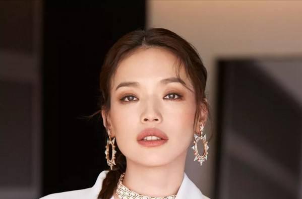 塌山根塌鼻梁怎么拯救,没山根塌鼻梁凸嘴怎么改善