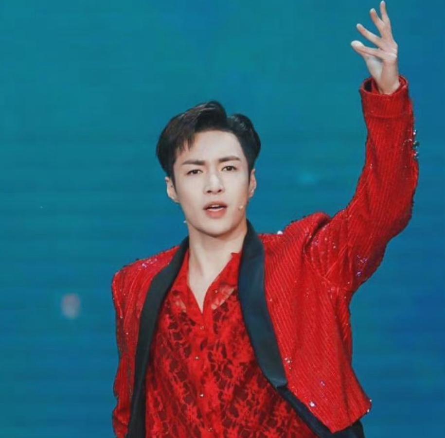 潘粤明深夜发言,潘粤明发文催人泪下