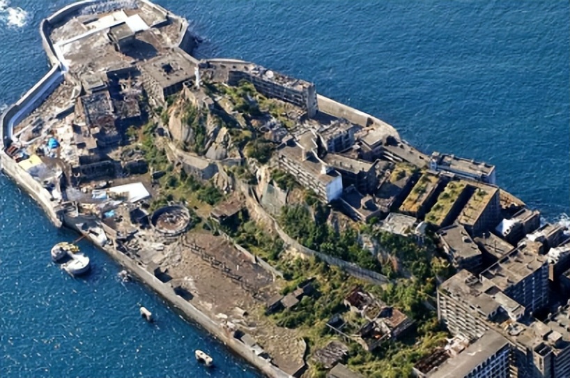 空间与权力关系：《城市岛屿》中的城市规划与生态环境