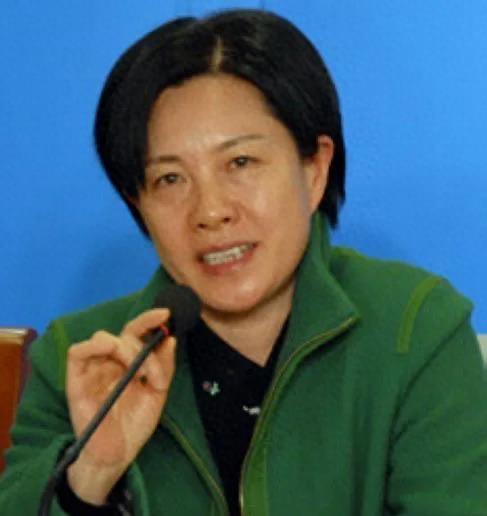 “好色女导演”主动承认隐匿收受5000万元贿赂，有15个情人