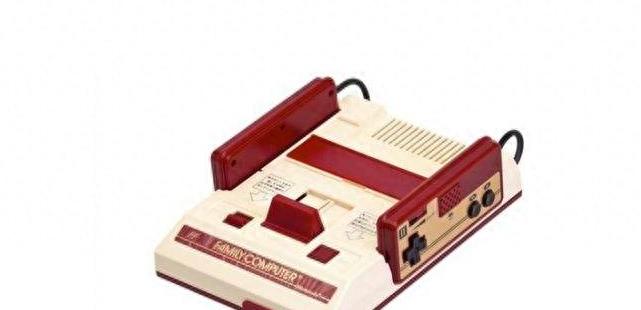 PS4主机也有弹簧吗？成人游戏《幸福管家》特典版泳装秀