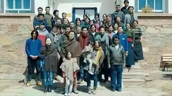 美国女孩回中国爸爸故乡：牦牛绒围巾卖欧洲，带草原牧民赚欧元