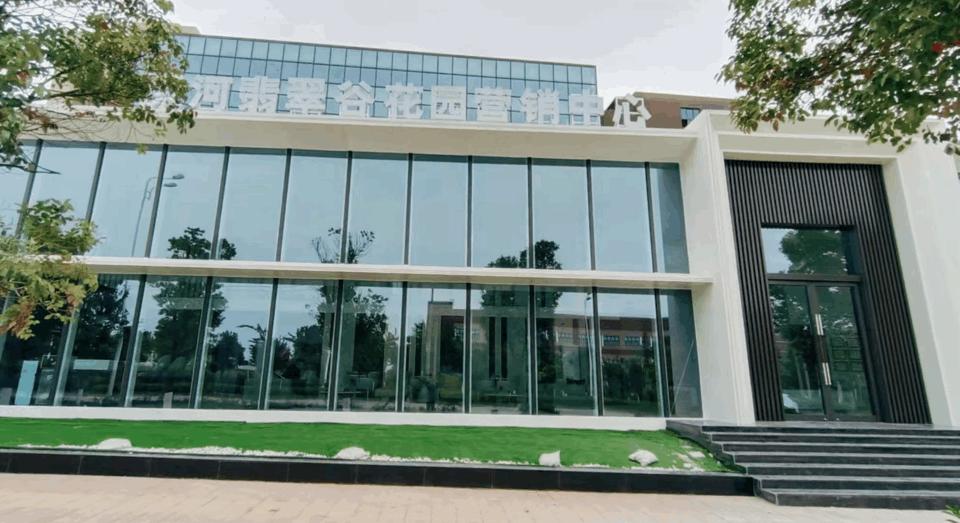 他只用了一星期，建成一座「可移动的房子」，上山下海睡遍世界