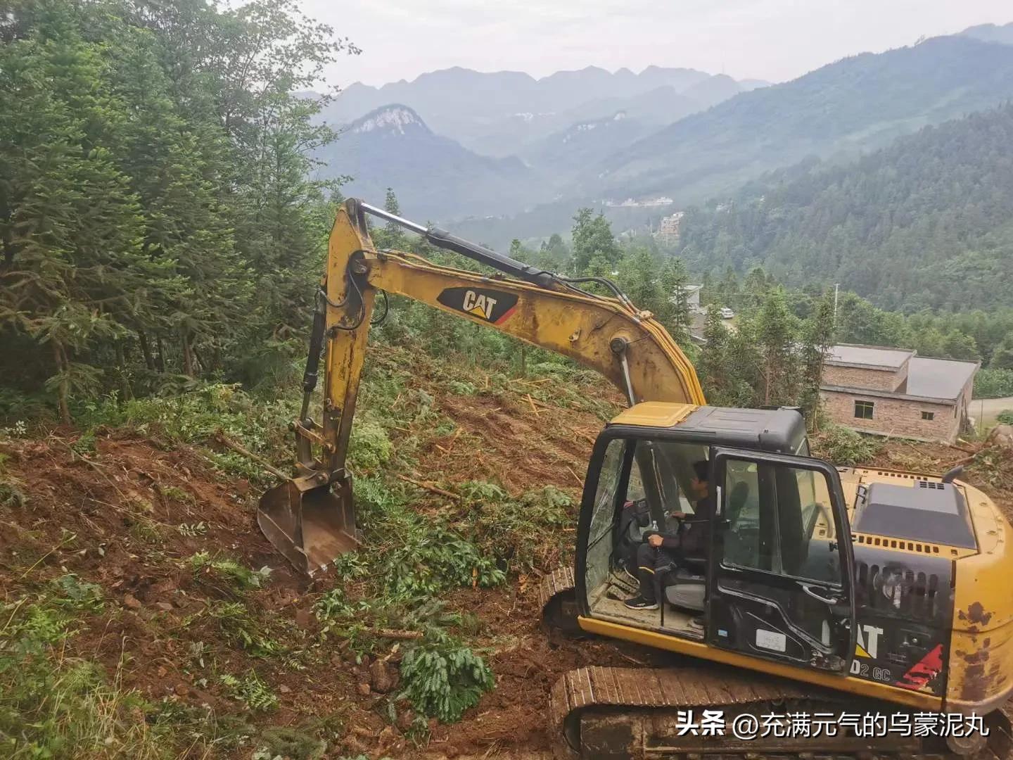 山村轶事：口号，现实反讽，“对唱山歌”与一对饥渴的野鸳鸯