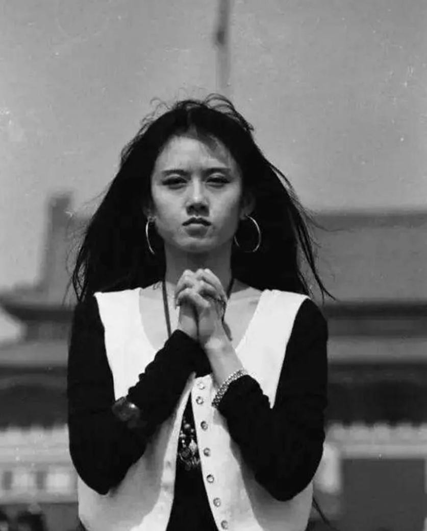 杨丽萍生活起居需要男助理照顾,杨丽萍的生活问题怎么解决