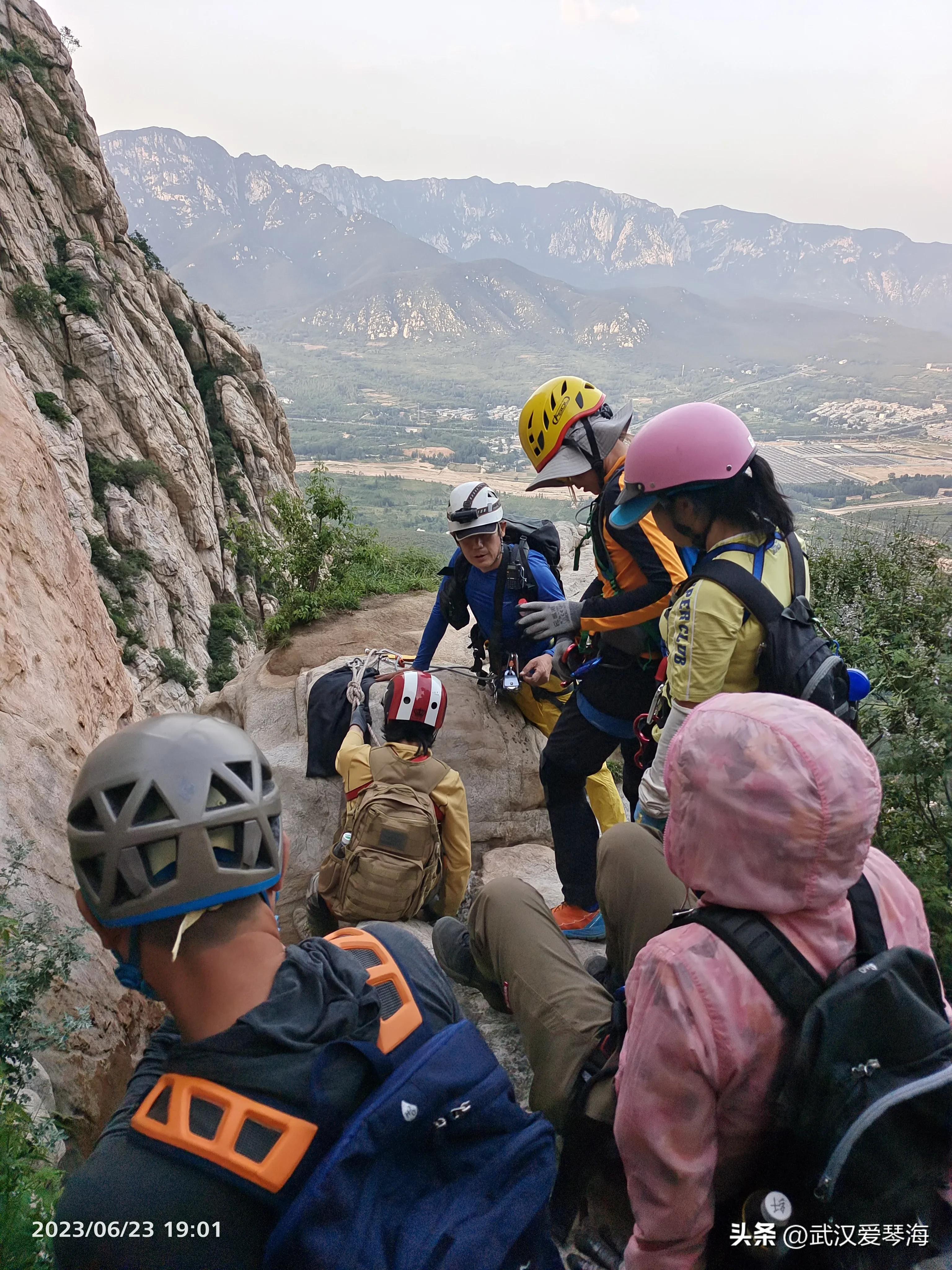 嵩山鱼道鱼脊线全景,嵩山虎头崖攀爬