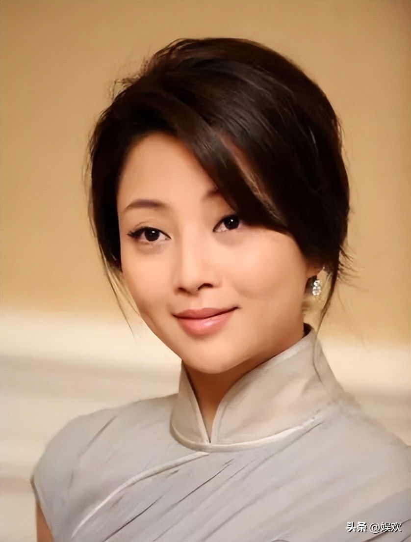 柳岩和殷桃对比照片,柳岩与殷桃是同一个人吗