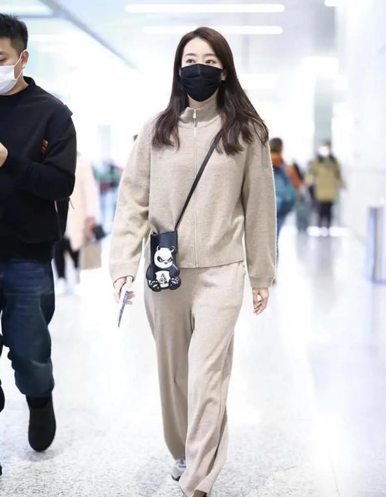 张小斐同款大衣穿搭,张小斐同款丝绒大衣搭配