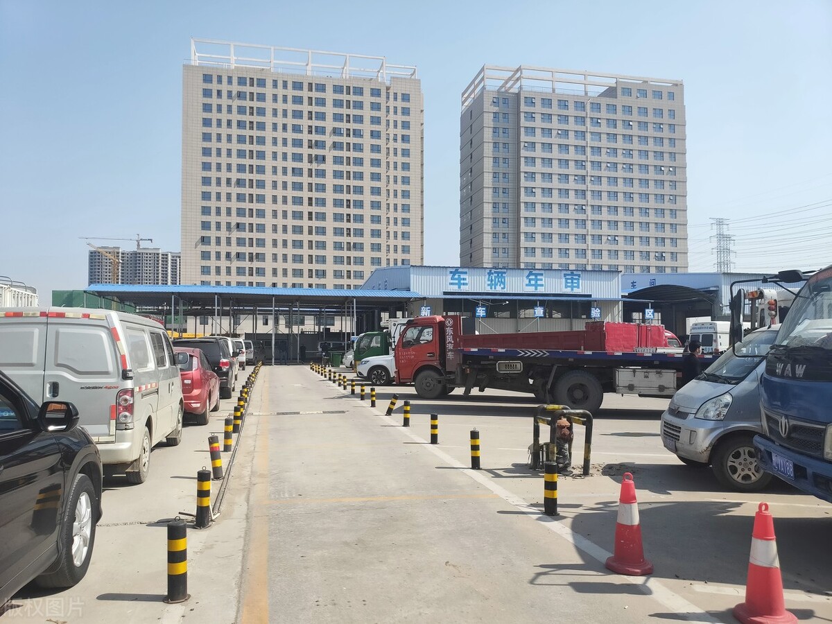 年审超过几天算逾期,车辆逾期年审多久强制报废