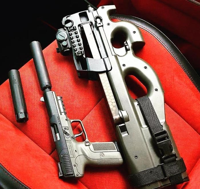 fn57冲锋手枪,防弹衣像纸糊的一样