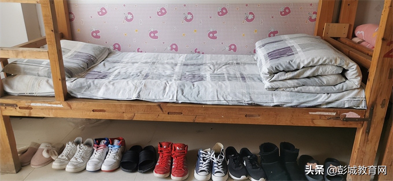 鍚嶅笀浜戦泦,鍚嶅笀鑽熻悆甯堣祫闆勫帤