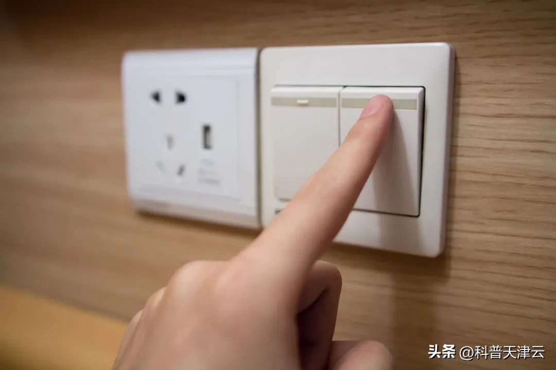 电池没电咬一下就有电原理,为啥电池咬一下就有电了