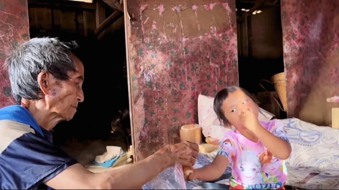 老挝古稀老汉娶妻,老挝57岁大叔娶19岁媳妇