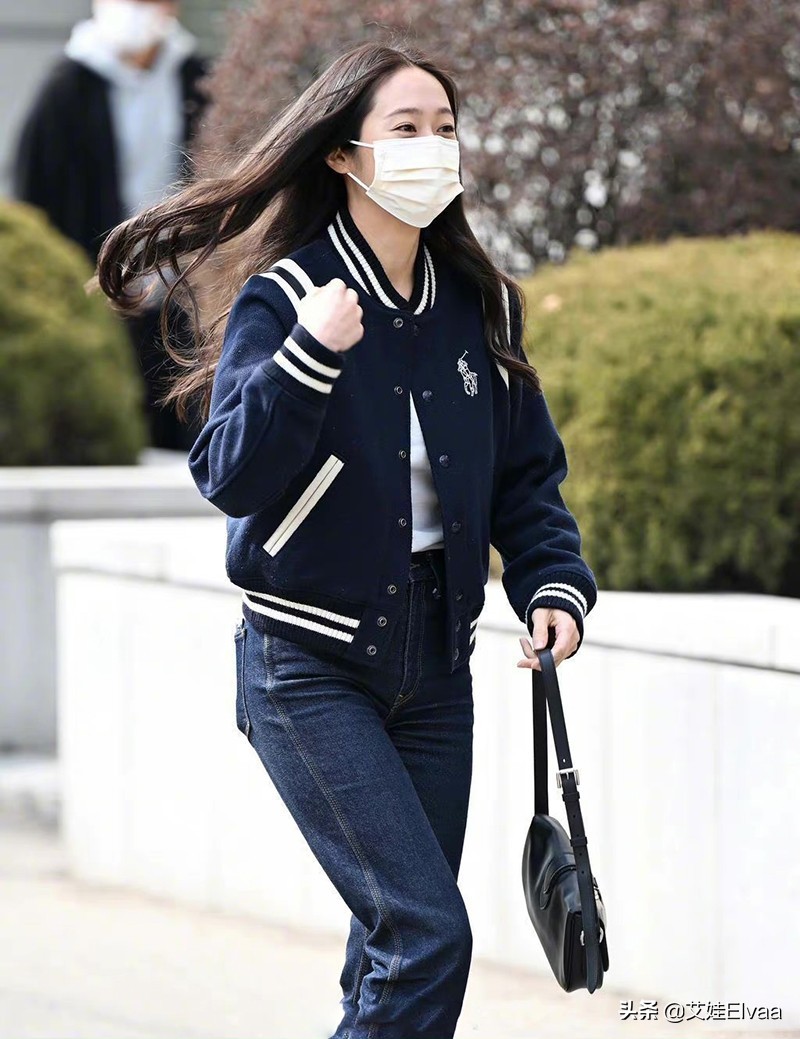 郑秀晶穿格纹西装,郑秀晶凯旋门棒球服