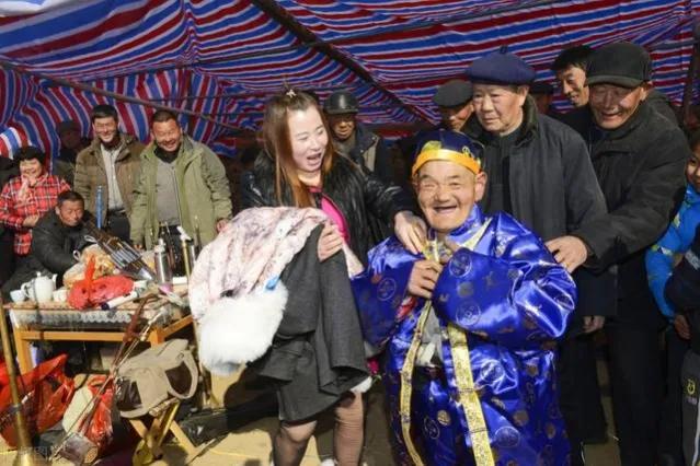 老人过世后穿寿衣有哪些规矩,老人死了为什么要穿棉寿衣