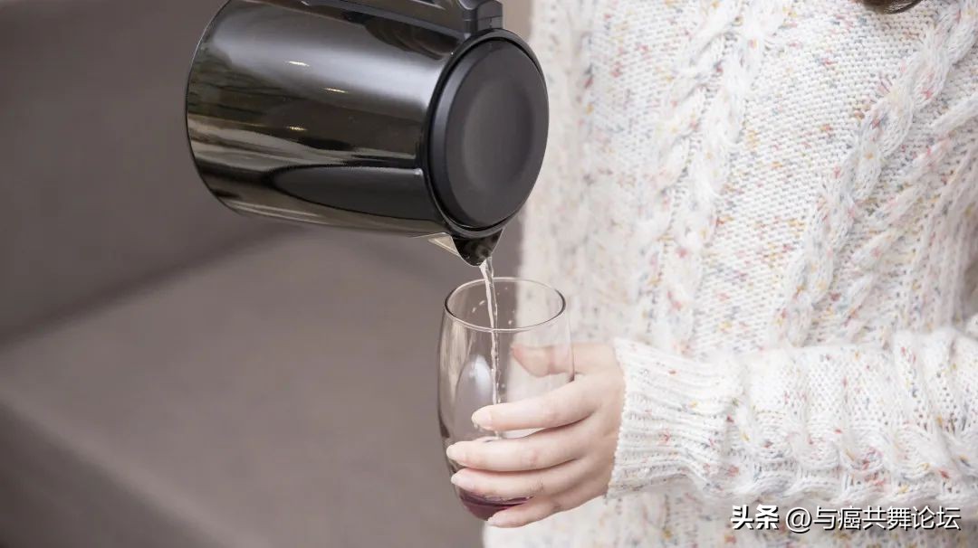 老年人双脚发热是什么原因,老年人头顶发热是什么原因