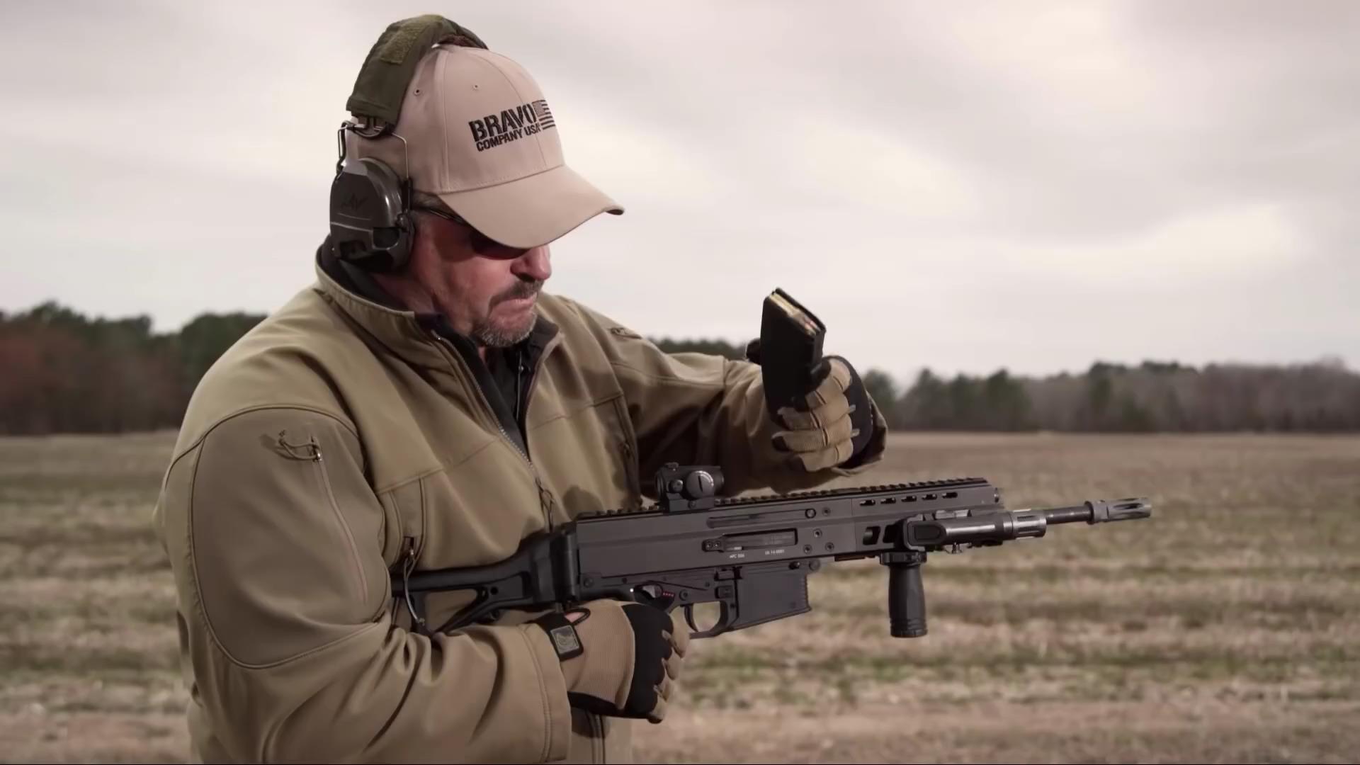 它是一款备受瞩目的装备作为瑞士枪械制造商的杰作广受用户好评