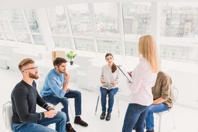 自媒体月入过万的学习路径,从网络小白到自媒体需要经历哪些