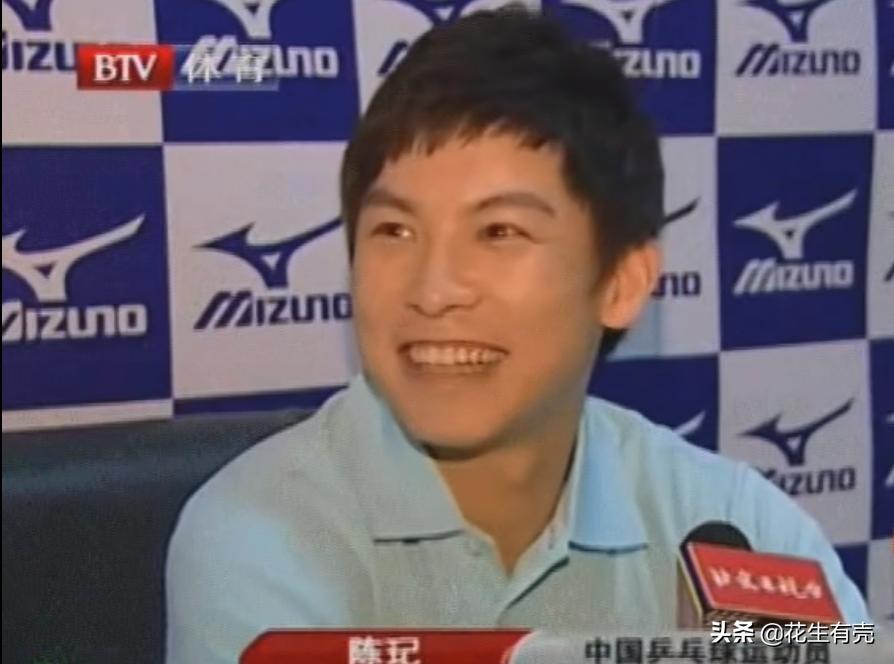 19年王楚钦看孙颖莎打球,陈玘刘国梁评价