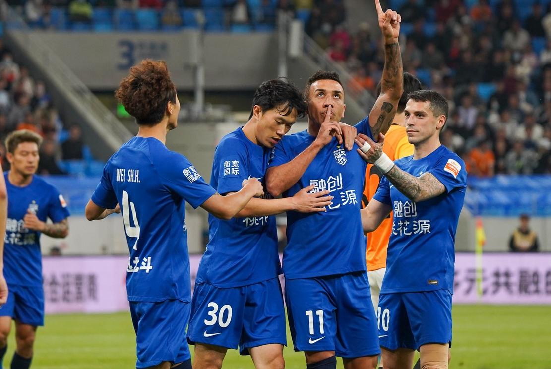 武汉三镇将对阵上海申花争议判罚,武汉三镇点球争议视频