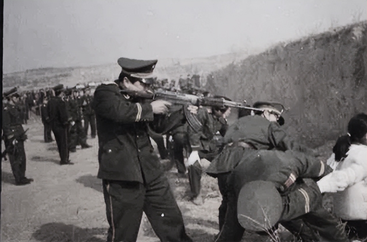 辽宁三兄弟杀警察案件完整视频,东北三兄弟毒死母亲复仇杀十四人