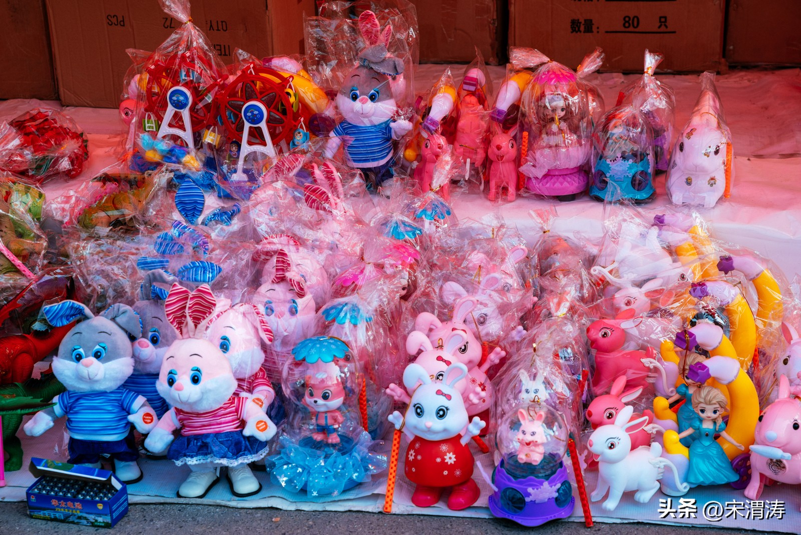 陕西渭南：红红火火络绎不绝的西三路灯笼市场图纪