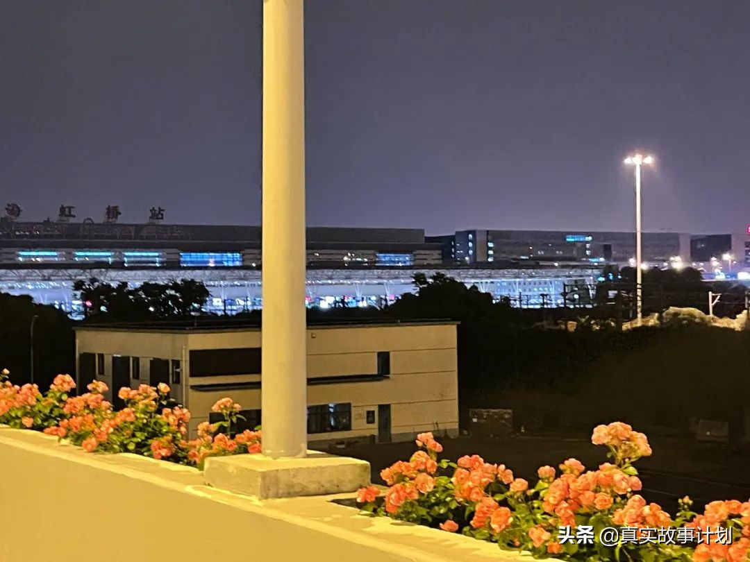 封控27天，注册成骑手，在静悄悄的上海街头游荡