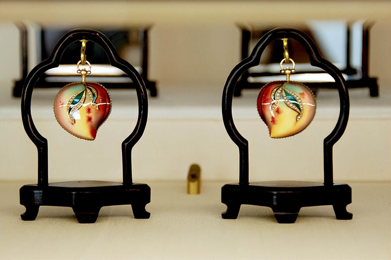 一块珐琅表多少钱,什么样的珐琅彩瓷器值钱