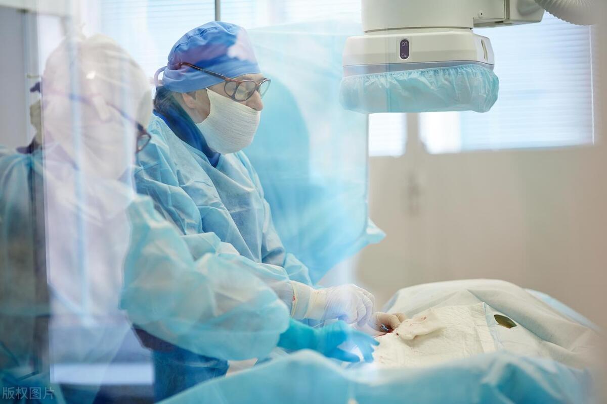 我40岁，离婚后我经常泡吧，换男友，最近我*处私**瘙痒难耐，破皮了