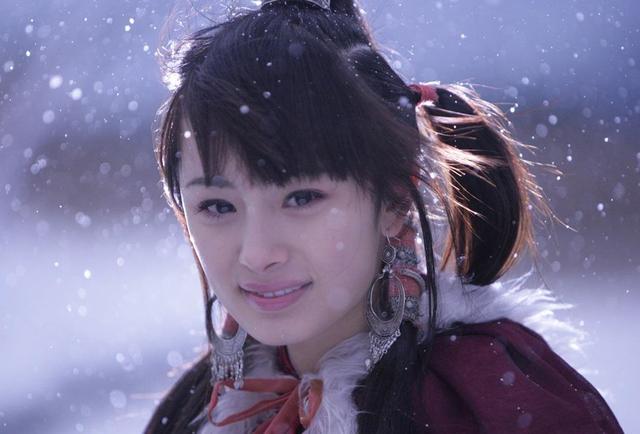 杨幂真的温柔到极致,看似柔弱的杨幂其实内心很强大