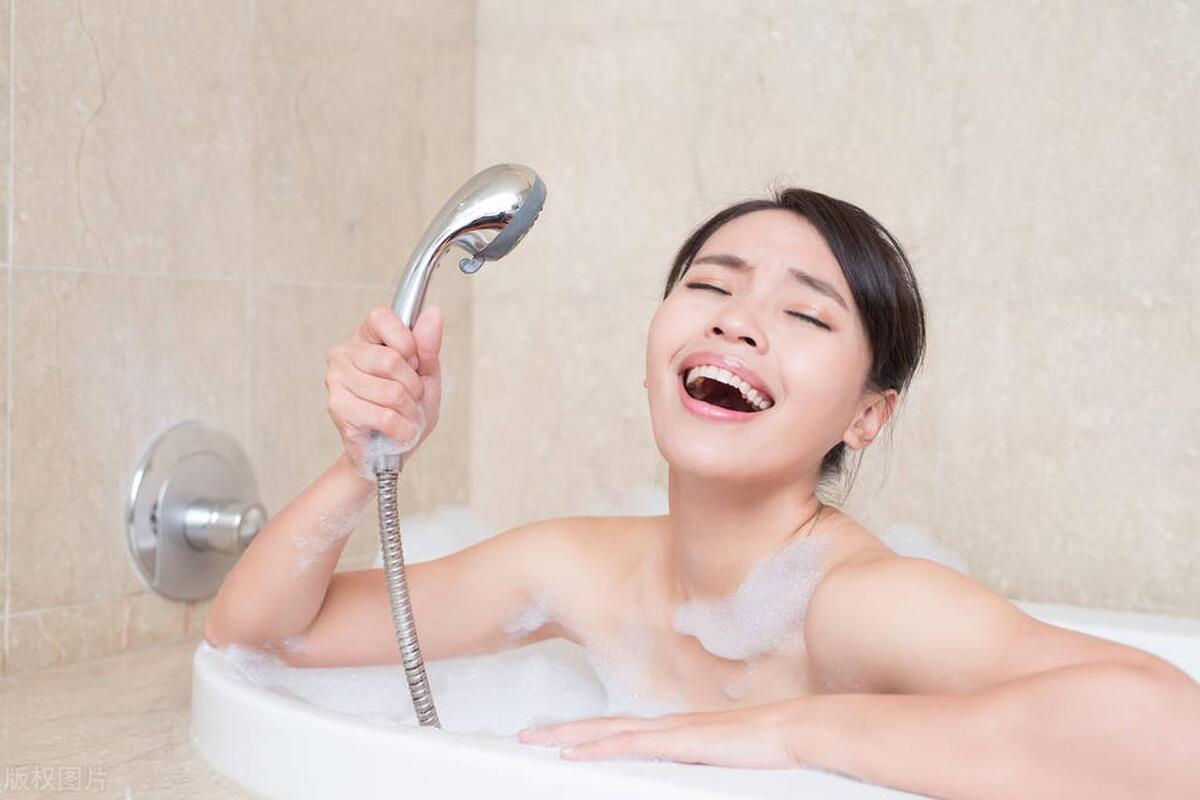 女裤总是湿湿的如何治疗,女裤上发黄有异味什么原因