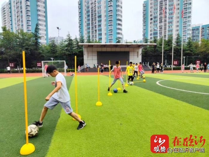 涓存矀鏉忓洯灏忓瓒崇悆姣旇禌鐩存挱,涓存矀甯傜壒鑹叉牎鍥皬瀛︾敓瓒崇悆