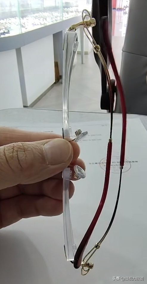 两只眼睛度数相差太大如何选镜片,眼镜度数高突出的镜片厚怎么办