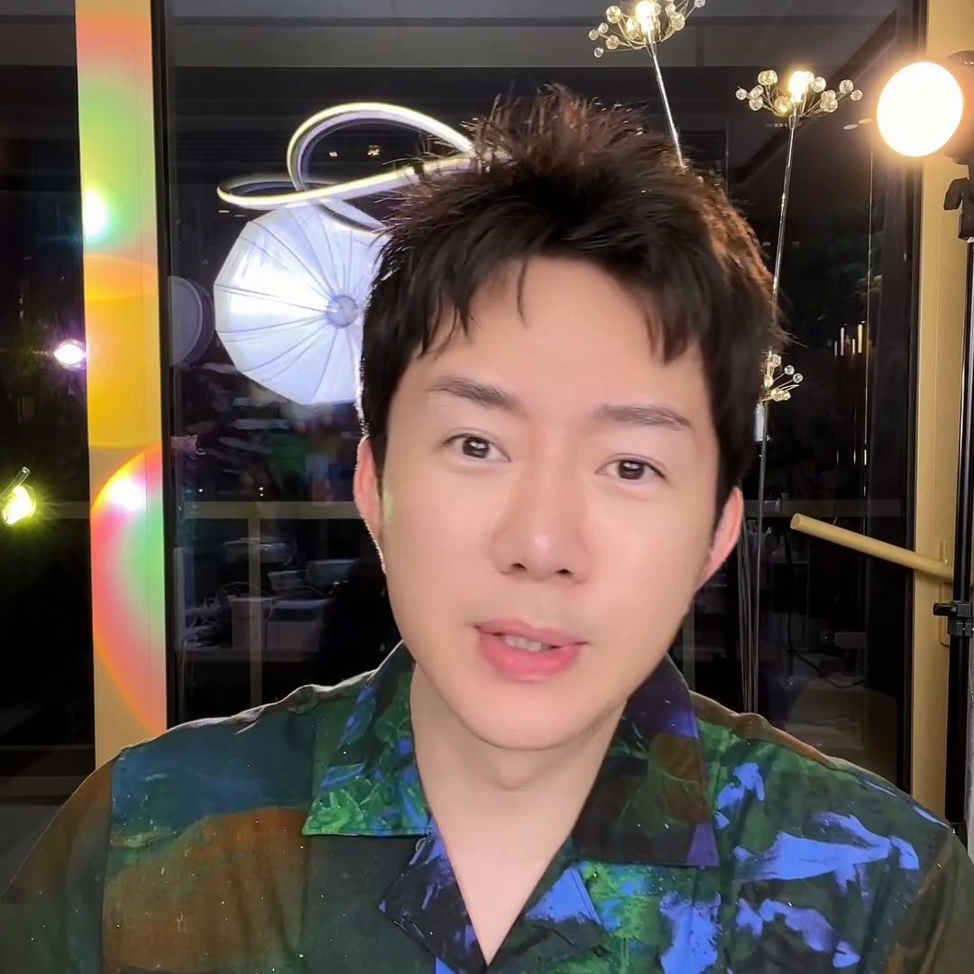 小月龄宝宝眼周白色凸起小白粒,宝宝眼下有小坑