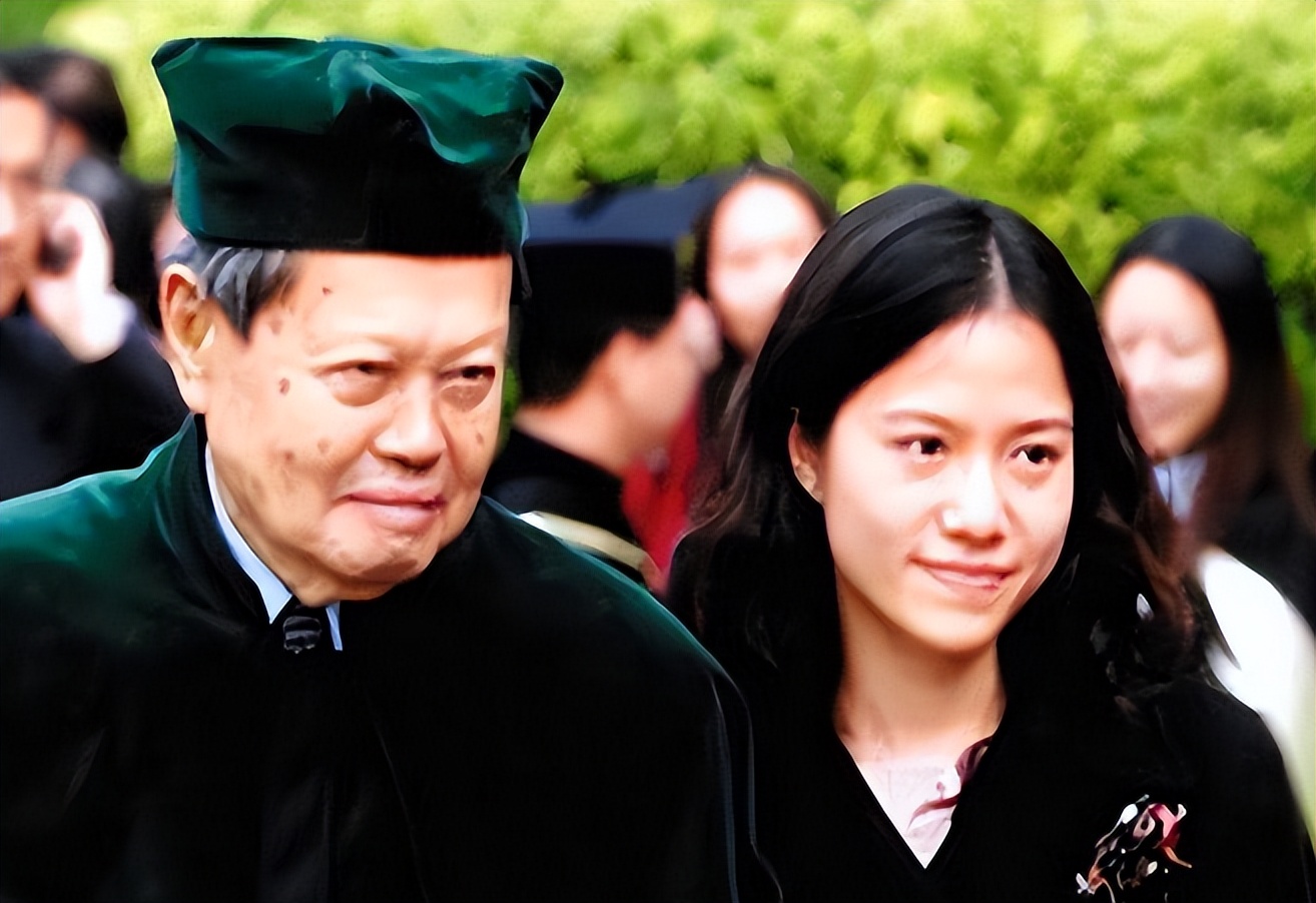 杨振宁百岁之际翁帆披露相处细节,翁帆为何要嫁差54岁的杨振宁