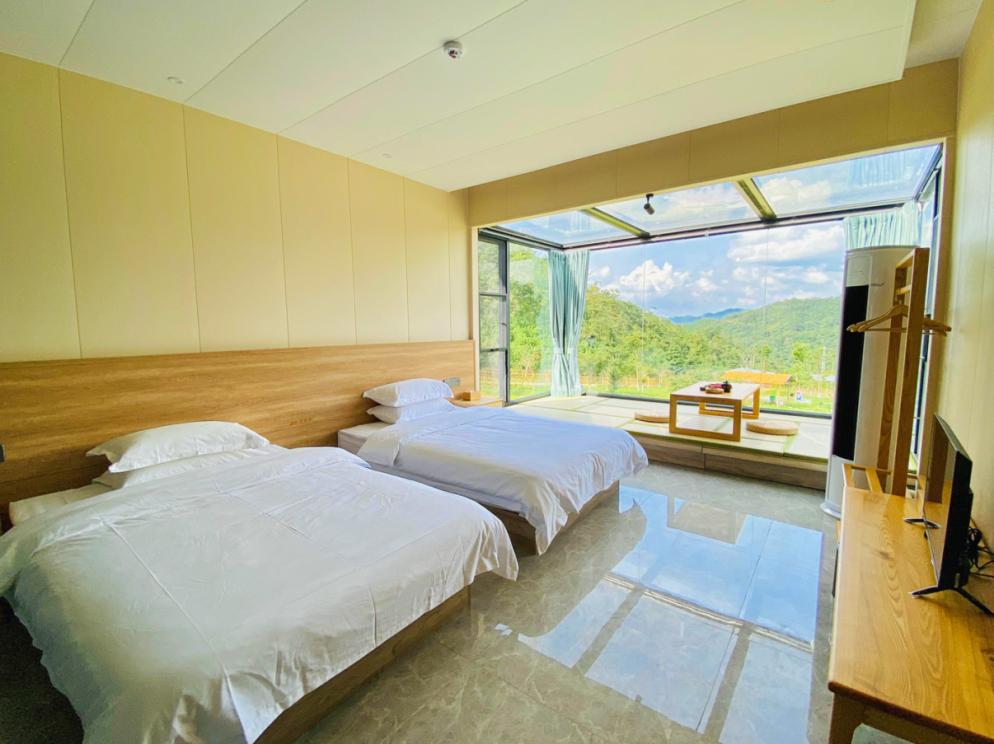 閲戠鍗佹湀鍥藉簡涓鍋囨湡浣忓鏀荤暐,閲戠涔嬬害