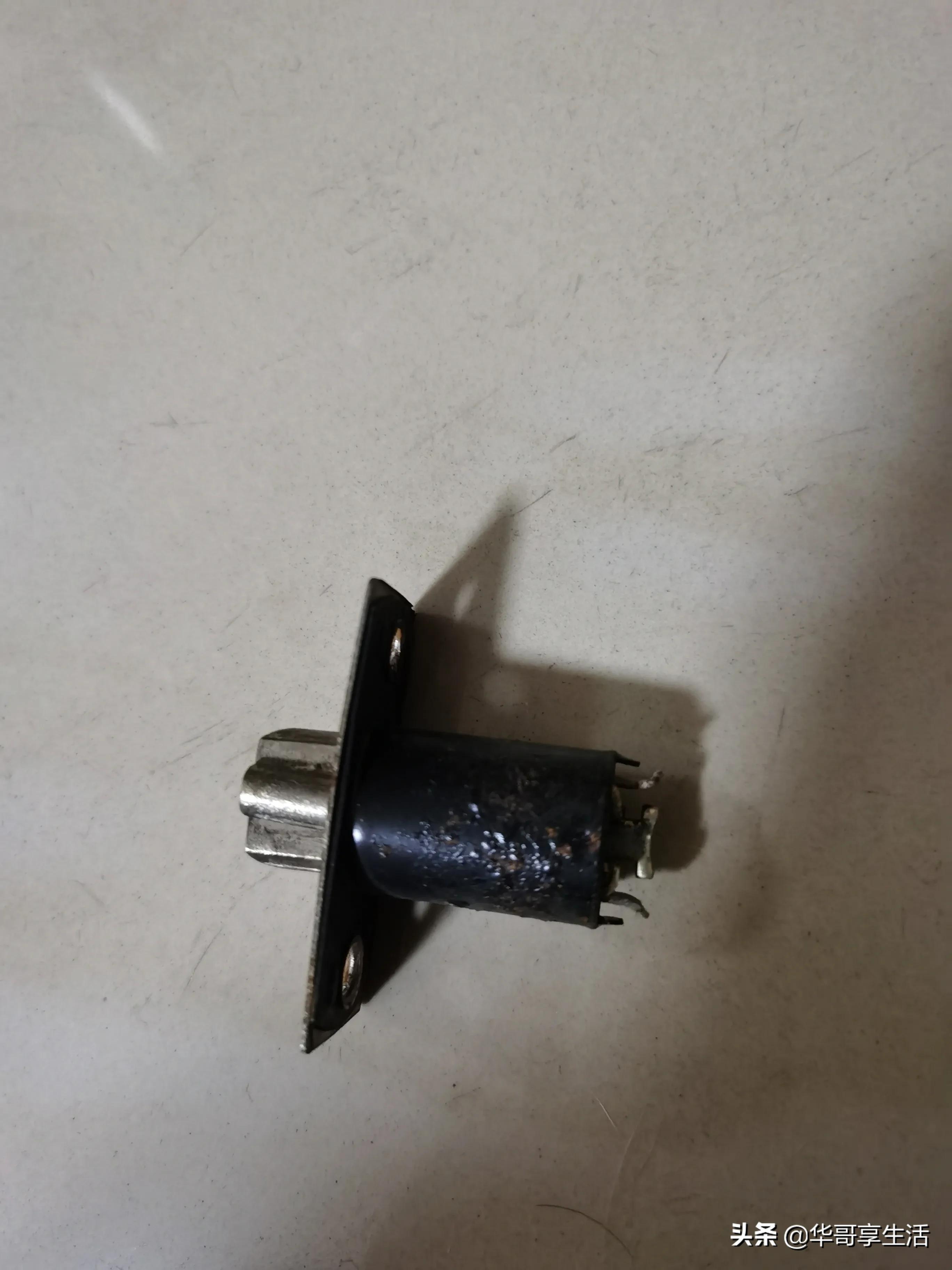 小长假居家被人开锁一秒钟，收费80元