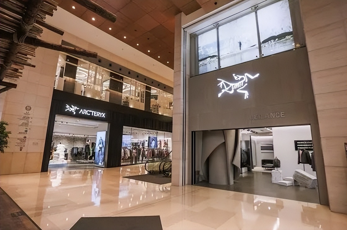 始祖鸟被安踏收了为什么还那么贵,始祖鸟更名为安踏鸟了吗