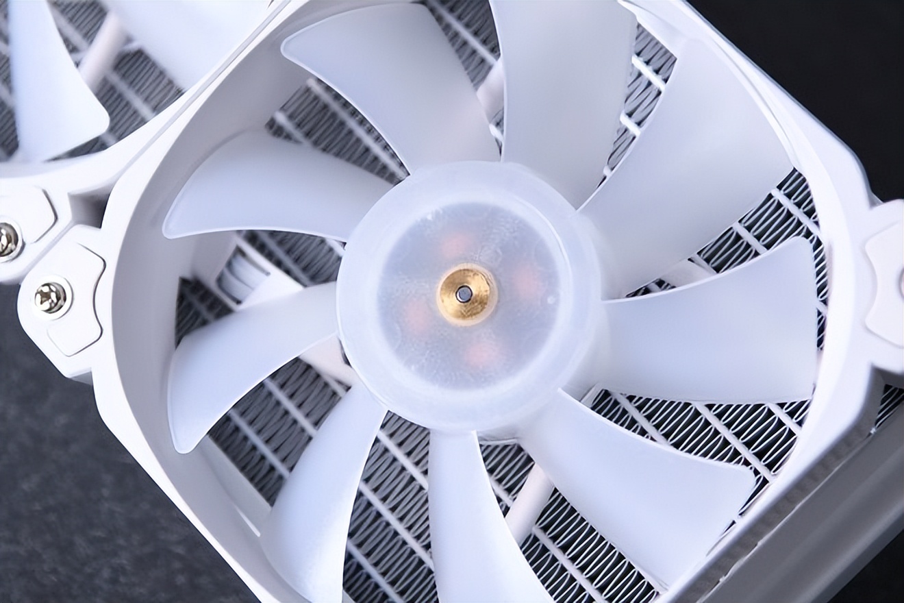 技嘉b760m电竞小雕是丐版吗,技嘉b760ddr4小雕评测