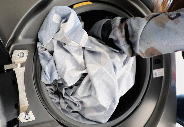 冬天湿衣服怎么快速变干,怎么不用吹风机让潮湿的衣服变干