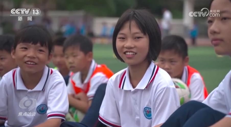 焦点访谈：让孩子们跑起来