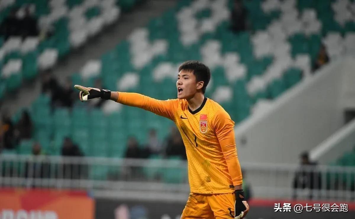 球场恶汉最新视频,球场恶汉完整版