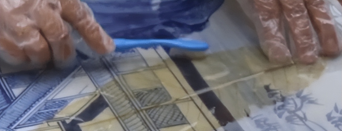 她用一片叶子，反手能卖7000元，在国外每年赚900万