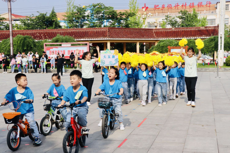 幼儿园亲子运动会主题大手牵小手,小手拉大手运动会
