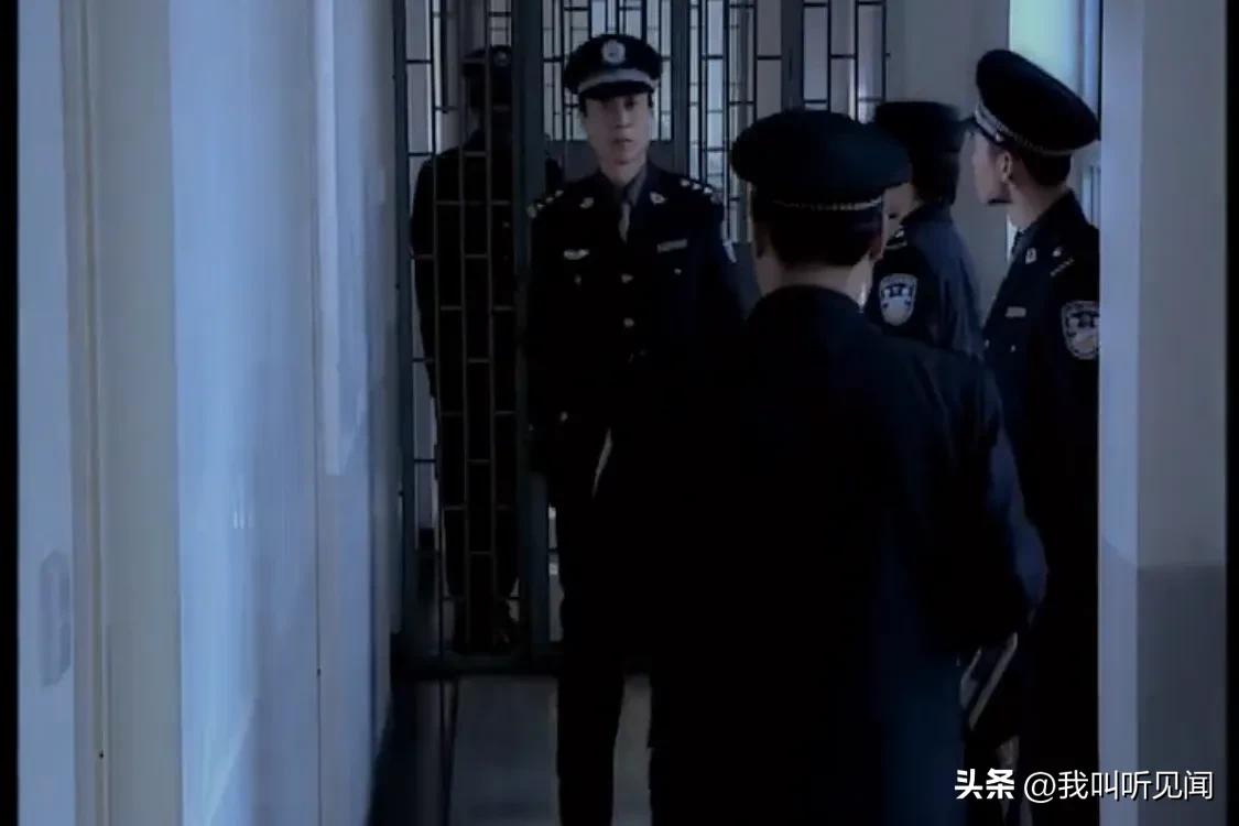 那天下午小王去买豆腐，回家不到5分钟，被警察带走，一走就是8年