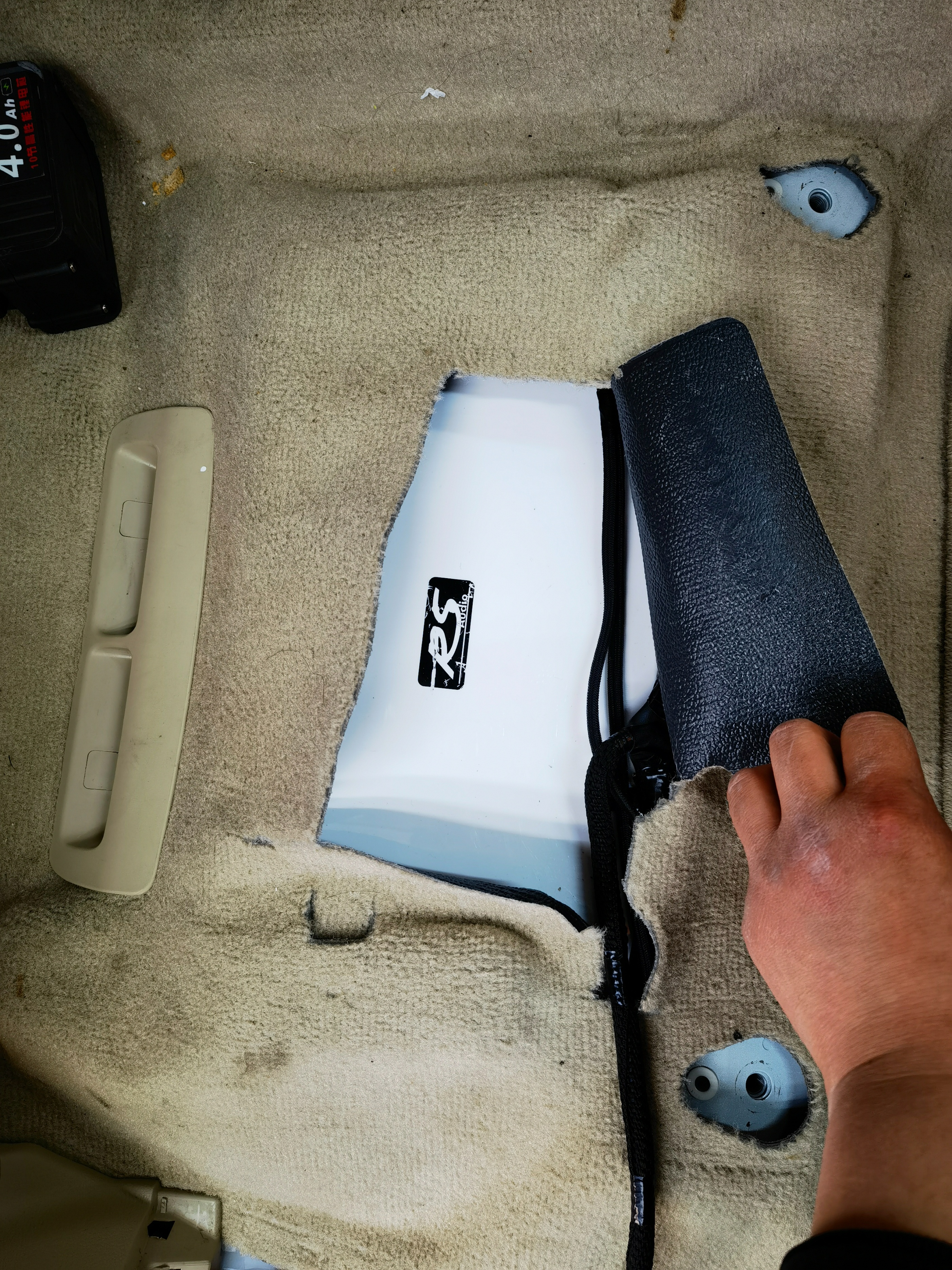 外硬内柔享乐极致悦感-西安上尚丰田酷路泽全车音响升级