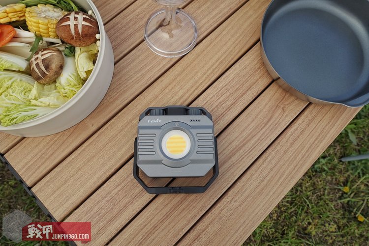 fenixcl28r露营效果,全能多用fenixcl28r多功能户外灯
