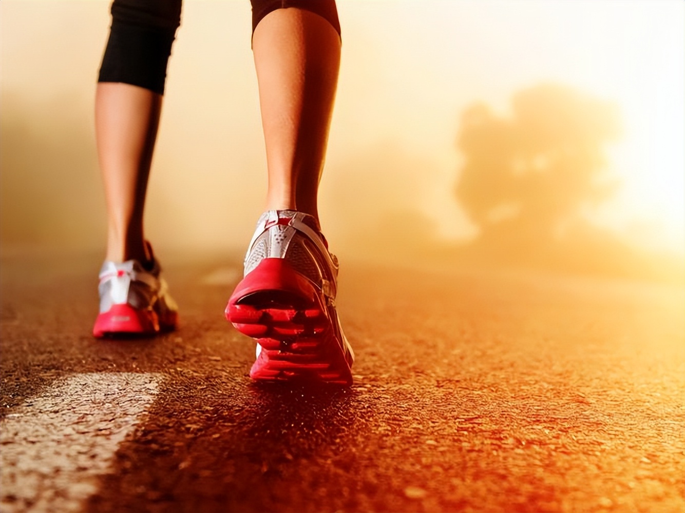 原来是这几个坏习惯导致女生来大姨妈，身上总有股腥味？趁早改掉