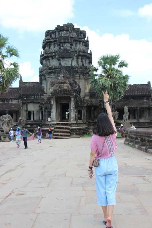在韩国卖化妆品的妹子,在韩国卖化妆品的人靠谱吗